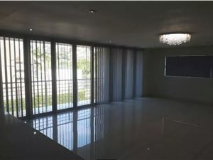 3 Bed Apartment in Overport