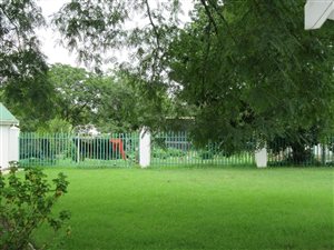 547 m² Land available in Bedford