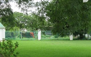 547 m² Land available in Bedford