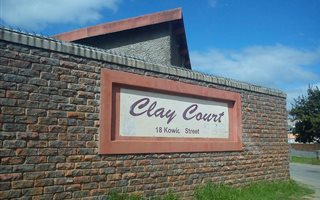 4 Bedroom Apartment in Grahamstown Central