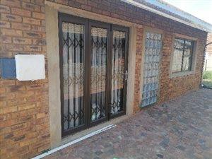 2 Bed House in Daveyton