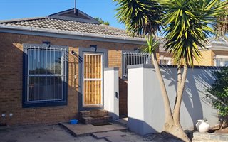 2 Bedroom Townhouse in Vredekloof