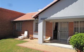 3 Bedroom Simplex in Monavoni
