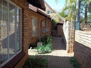 2 Bed Townhouse in Weavind Park
