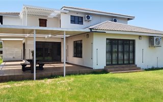 5 Bedroom House in Brackenham