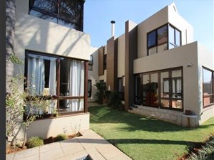 4 Bed Cluster in Bedfordview