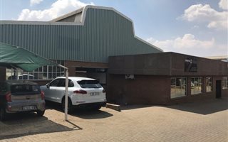 890 m² Industrial space in Kew