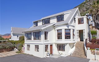 5 Bedroom House in Glencairn