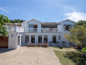 4 Bedroom House in Kenton-on-Sea