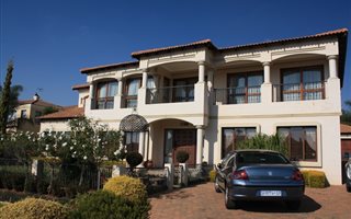 5 Bedroom House in Woodhill
