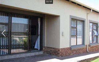 2 Bedroom Townhouse in Rooihuiskraal