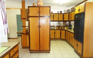 3 Bedroom House in Universitas