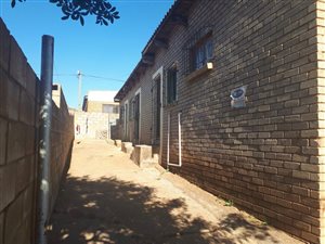 7 Bed House in Kwanonqaba