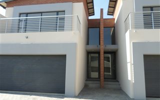 3 Bedroom House in Bronberg