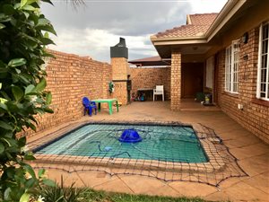 3 Bed Townhouse in Middelburg South
