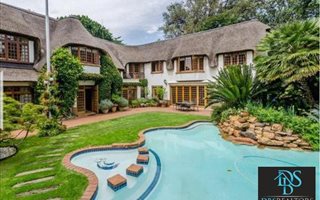 4 Bedroom House in Melrose