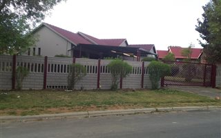 3 Bedroom House in Birchleigh North