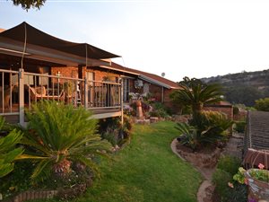 3 Bed Townhouse in Waterkloof Heights