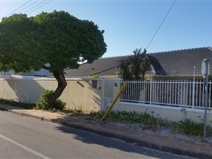 4 Bedroom House in Rondebosch East