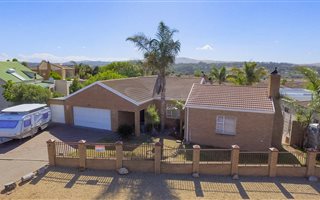 4 Bedroom House in The Crest
