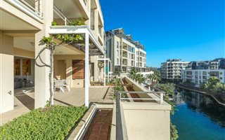 2 Bedroom Apartment in Waterfront