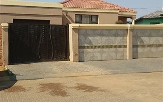3 Bedroom House in Lawley
