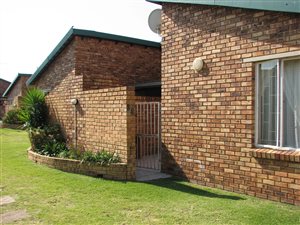 3 Bed Townhouse in Grobler Park