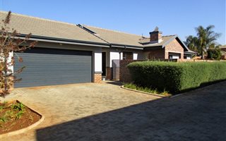 3 Bedroom House in Heuwelsig Estate