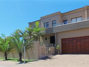 4 Bed House in Diaz Beach