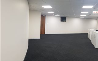 523 m² Office Space in Somerset Park