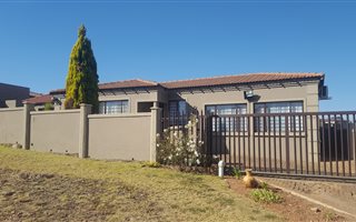 3 Bedroom House in Krugersdorp Central
