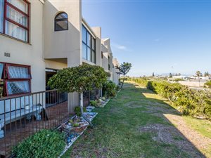 2 Bed Apartment in Melkbosstrand