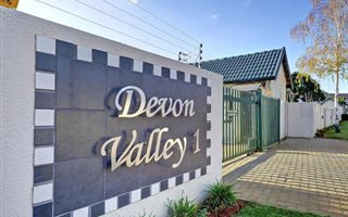 2 Bedroom Townhouse in Weltevreden Park