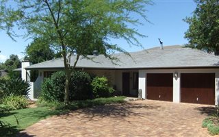 4 Bedroom House in Protea Valley