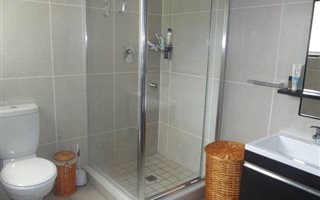 2 Bedroom House in Kyalami AH