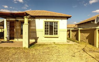 2 Bedroom Townhouse in Bronkhorstspruit