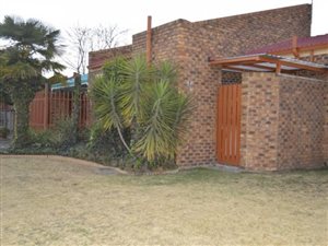 3 Bed Townhouse in Vanderbijlpark CE3