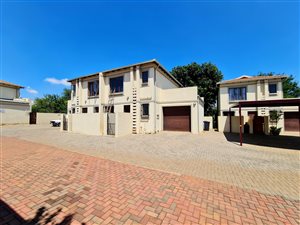 2 Bed Townhouse in Rooihuiskraal North