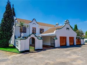 3 Bed Townhouse in Florida Hills