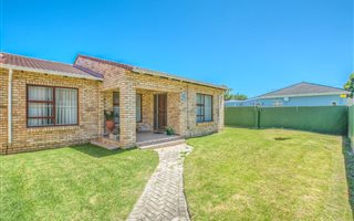3 Bedroom Simplex in Springfield