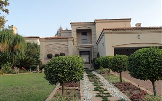 5 Bedroom House in Cedar Lakes