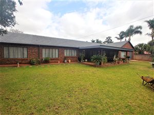 4 Bed House in Rooihuiskraal