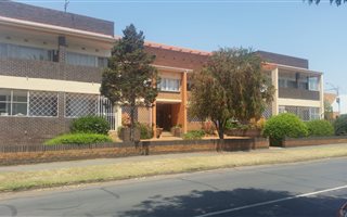 1 Bedroom Flat in Robertsham