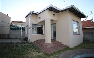 1 Bedroom Garden Cottage in Tulisa Park
