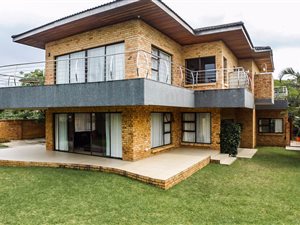 4 Bed House in Zinkwazi Beach