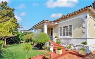 11 Bedroom House in Orange Grove