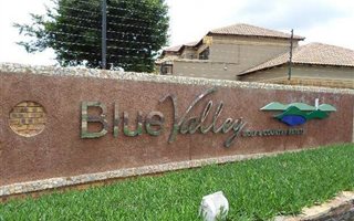 4 Bedroom House in Blue Valley Golf Estate