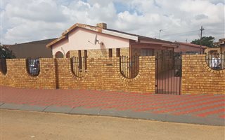 3 Bedroom House in Jouberton