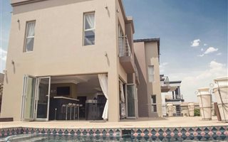 4 Bedroom House in Bronkhorstbaai