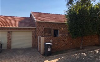 3 Bedroom Townhouse in Honeydew Manor